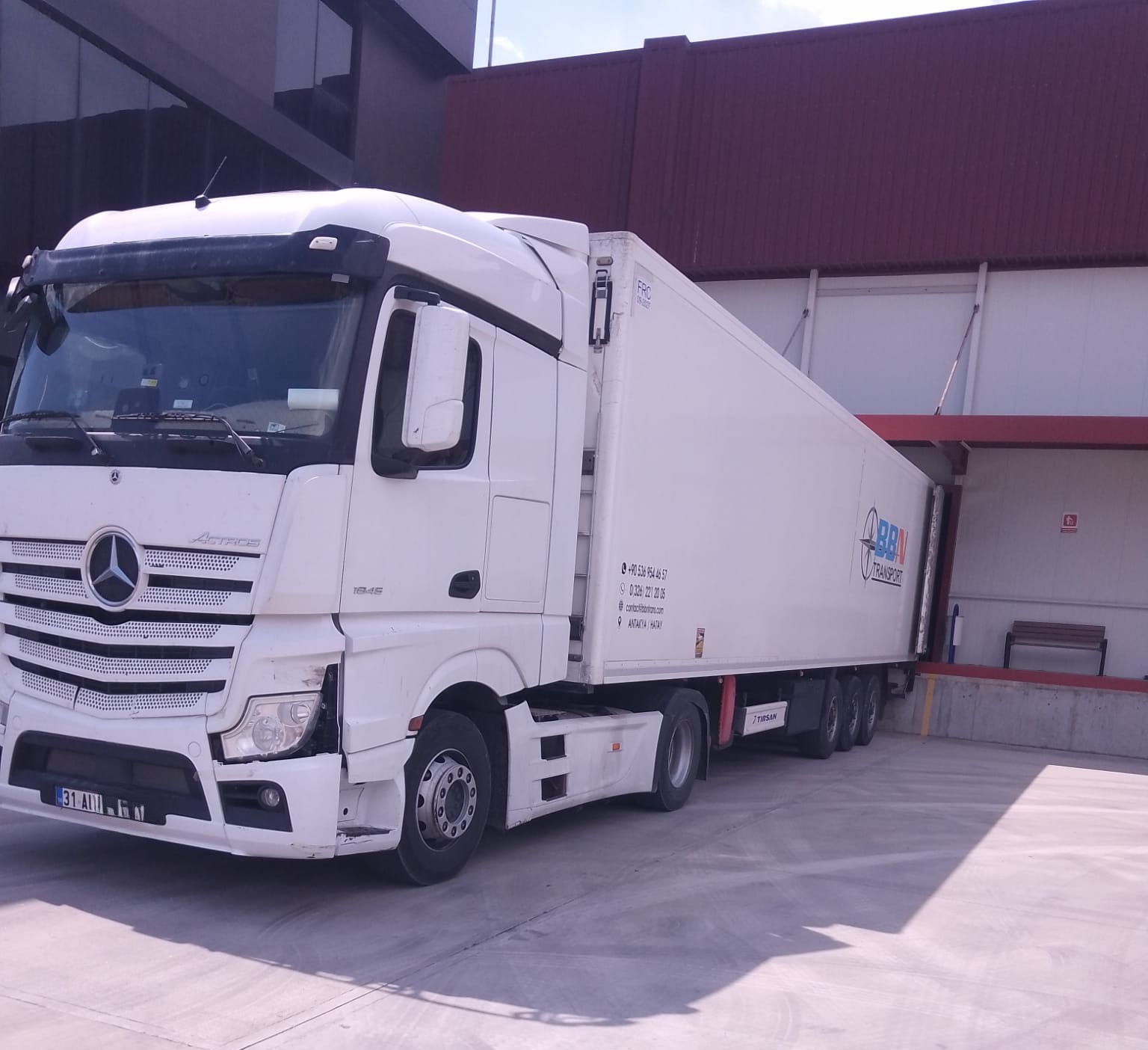 Ongoing tangerine transport from Turkey to Poland with
