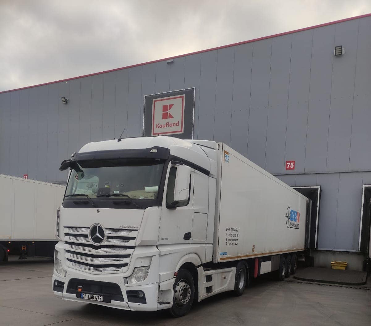 Mersin Polonya mandalina sevkiyatı frigo araç ile başarıyla tamamlandı. Soğuk zincir korunarak teslimat zamanında gerçekleştirildi.